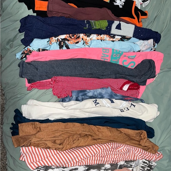 Dresses, pants, shorts, tshirts, sweaters, cardigans, etc. Sizes range from M-XL - Picture 3 of 5